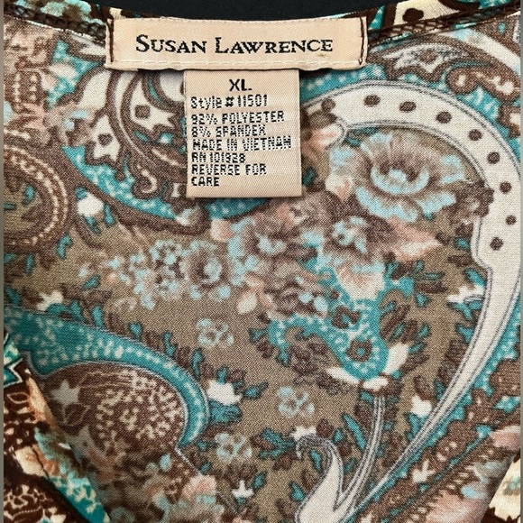 SUSAN LAWRENCE Size XL Short sleeve, V neck, paisley, top. - Picture 4 of 4